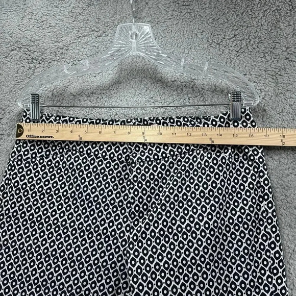 Crosby Women's Size 10 Pants Ankle Length Black White Pattern Stretchy - Picture 5 of 10